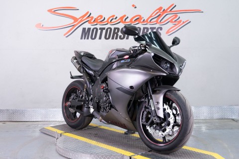 2013 Yamaha YZF-R1 in Sacramento, California - Photo 2
