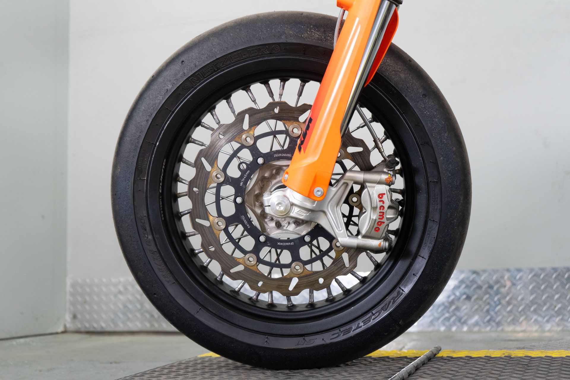 2025 KTM 450 SMR in Sacramento, California - Photo 13