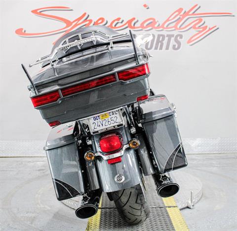 2011 Harley-Davidson CVO™ Road Glide® Ultra in Sacramento, California - Photo 6