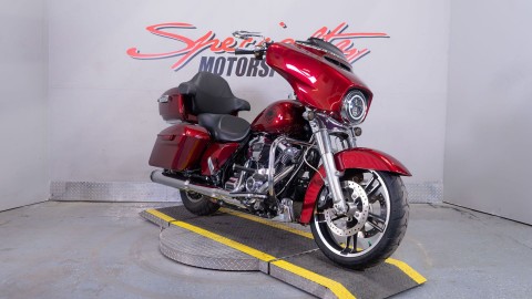 2017 Harley-Davidson Street Glide® in Sacramento, California - Photo 2