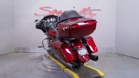 2017 Harley-Davidson Street Glide® in Sacramento, California - Photo 5