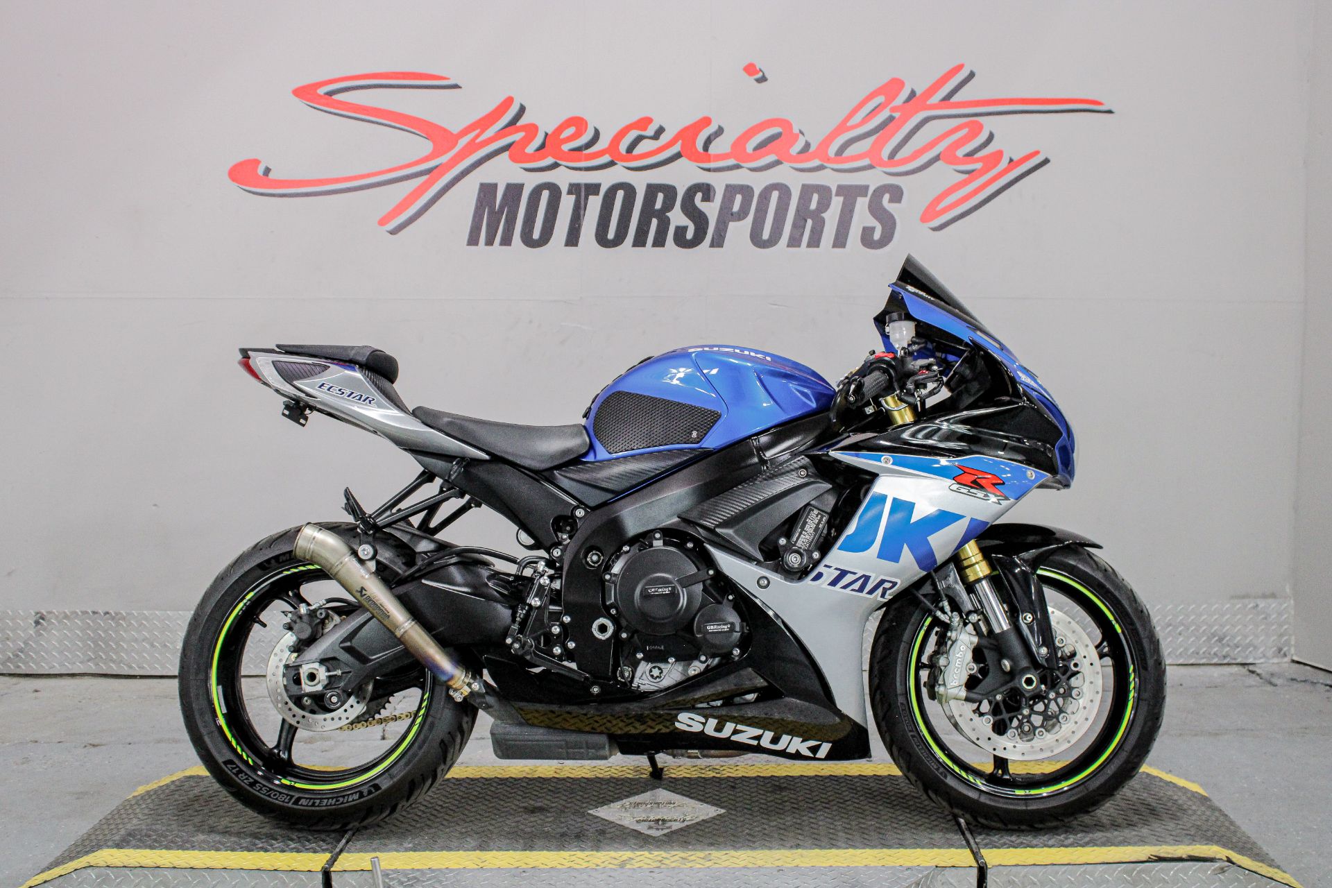 2010 Victory Motorcycles HAMMER S - 1731cc Prices and Values