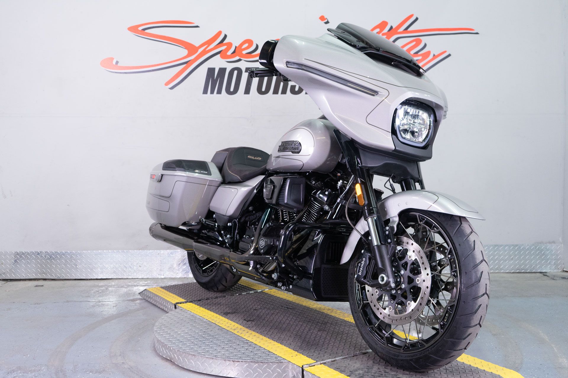 2023 Harley-Davidson CVO™ Street Glide® in Sacramento, California - Photo 2