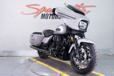 2023 Harley-Davidson CVO™ Street Glide® in Sacramento, California - Photo 2