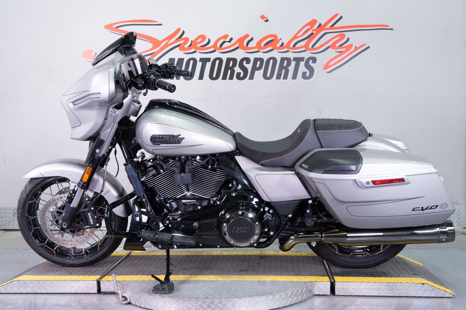 2023 Harley-Davidson CVO™ Street Glide® in Sacramento, California - Photo 4