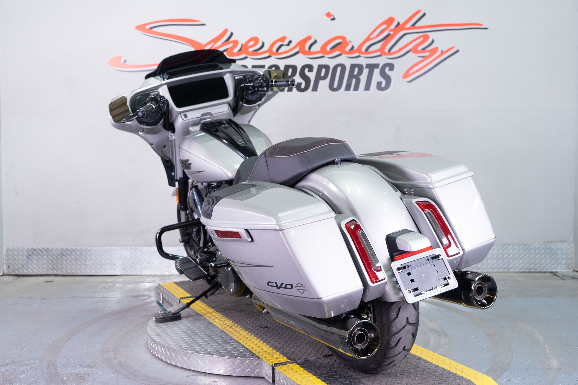 2023 Harley-Davidson CVO™ Street Glide® in Sacramento, California - Photo 5