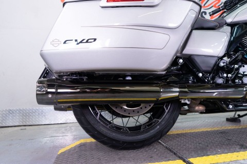 2023 Harley-Davidson CVO™ Street Glide® in Sacramento, California - Photo 8