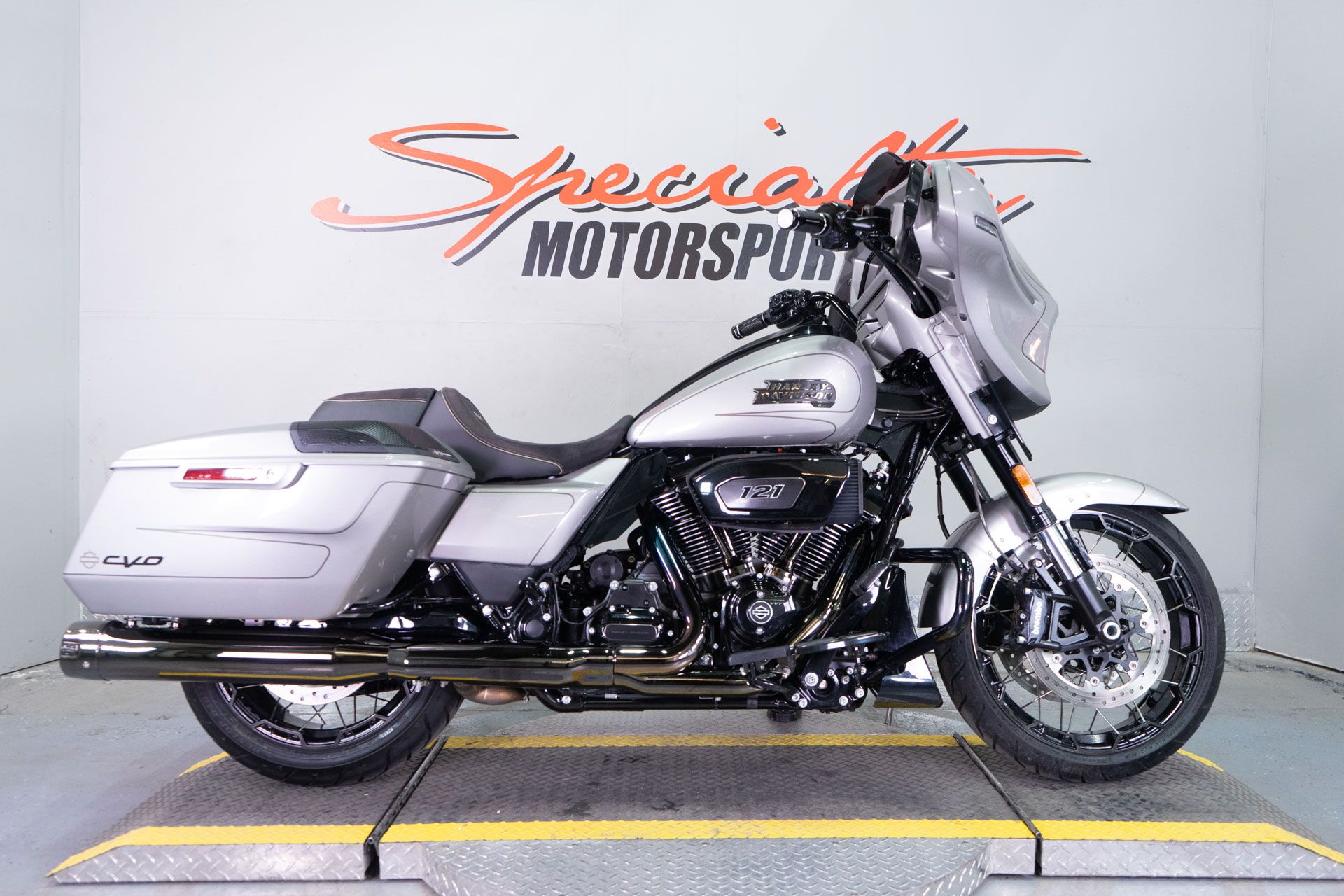 2023 Harley-Davidson CVO™ Street Glide® in Sacramento, California - Photo 9