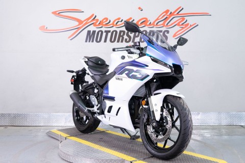 2025 Yamaha YZF-R3 in Sacramento, California - Photo 2