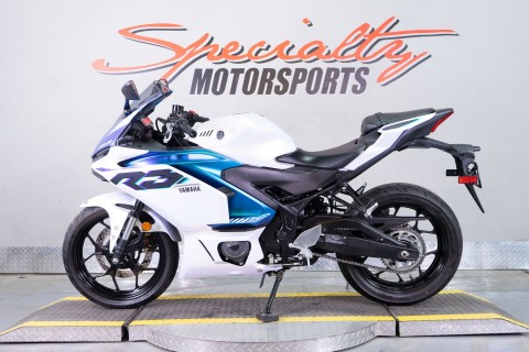 2025 Yamaha YZF-R3 in Sacramento, California - Photo 4