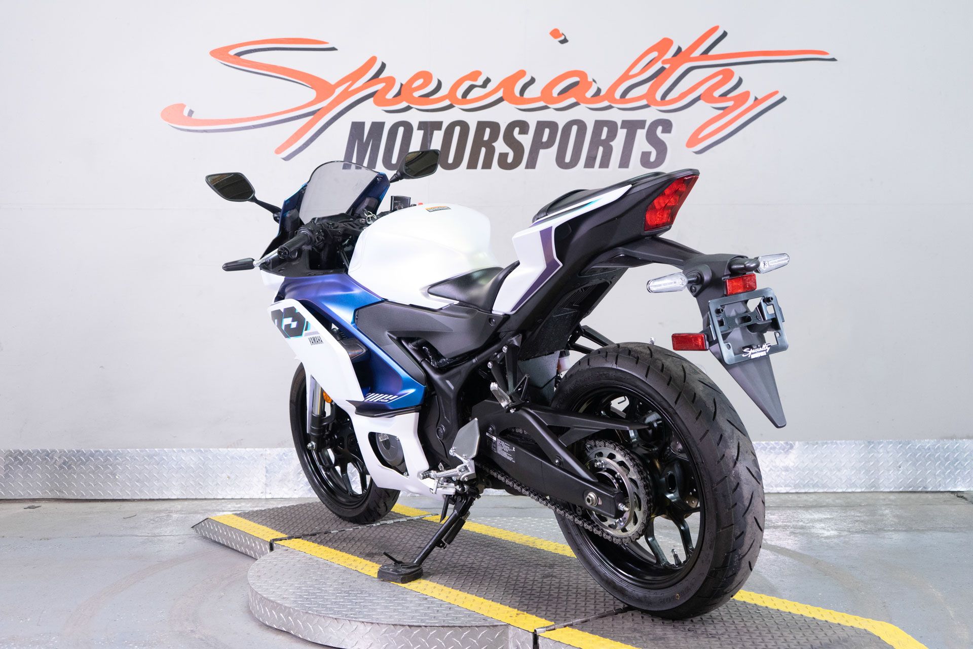 2025 Yamaha YZF-R3 in Sacramento, California - Photo 5