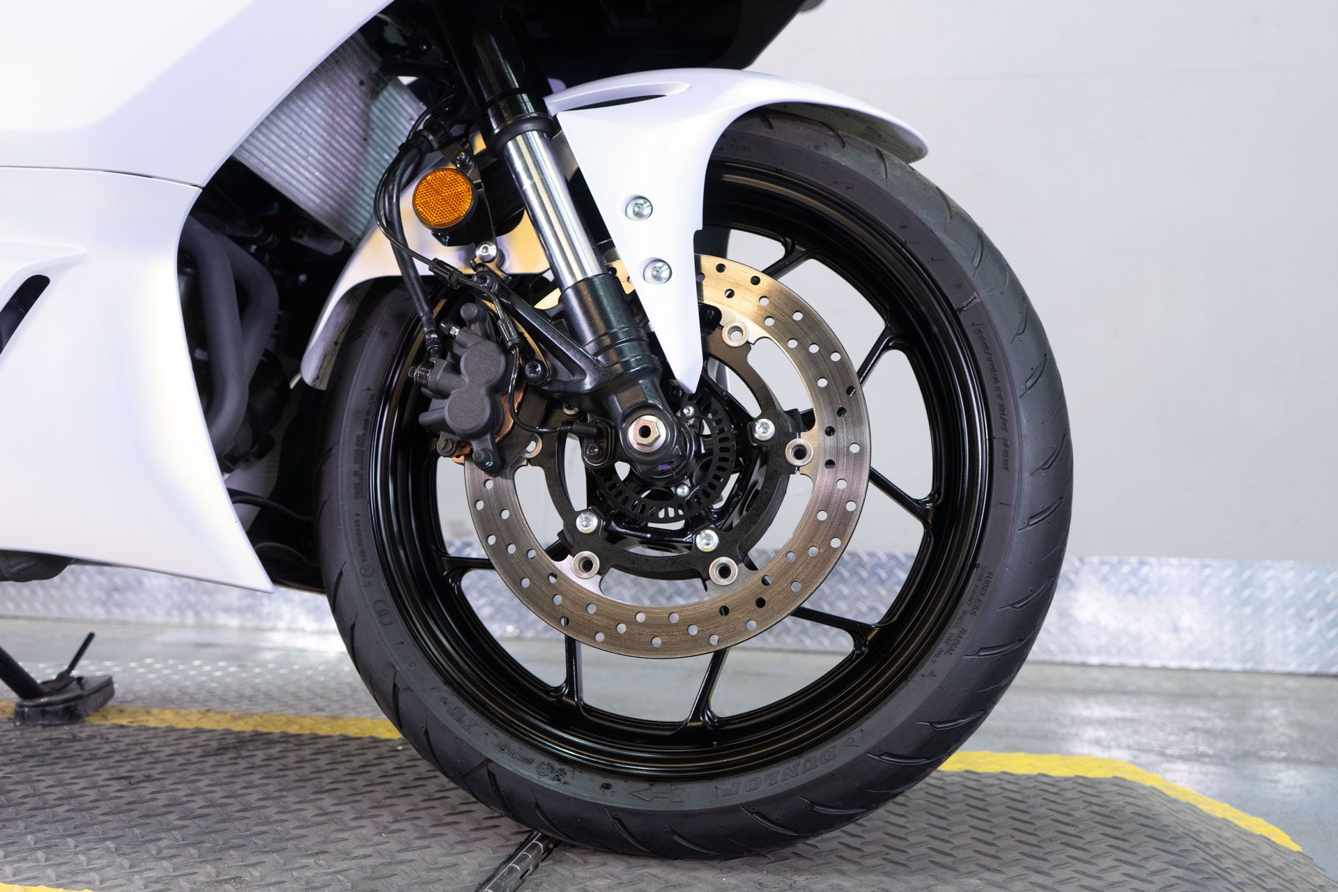 2025 Yamaha YZF-R3 in Sacramento, California - Photo 7