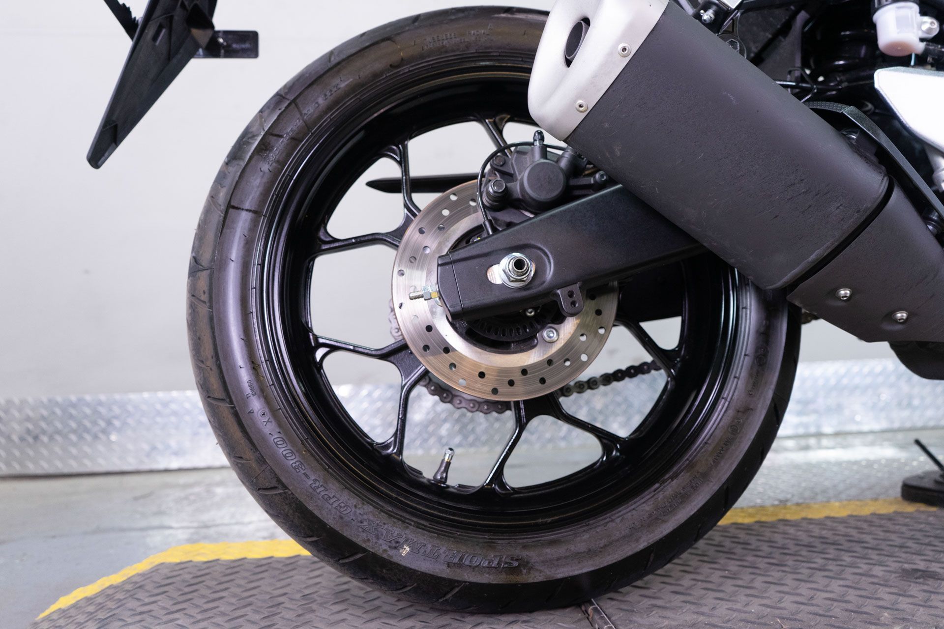 2025 Yamaha YZF-R3 in Sacramento, California - Photo 8