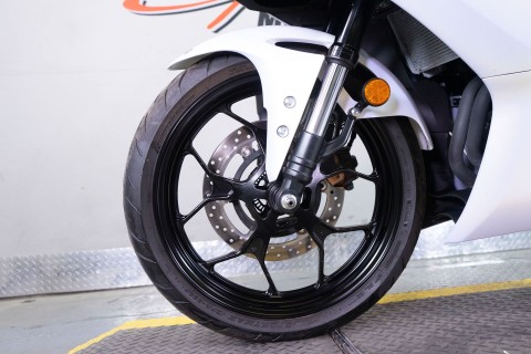 2025 Yamaha YZF-R3 in Sacramento, California - Photo 12