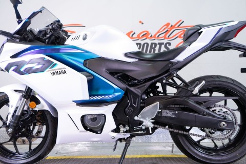2025 Yamaha YZF-R3 in Sacramento, California - Photo 13