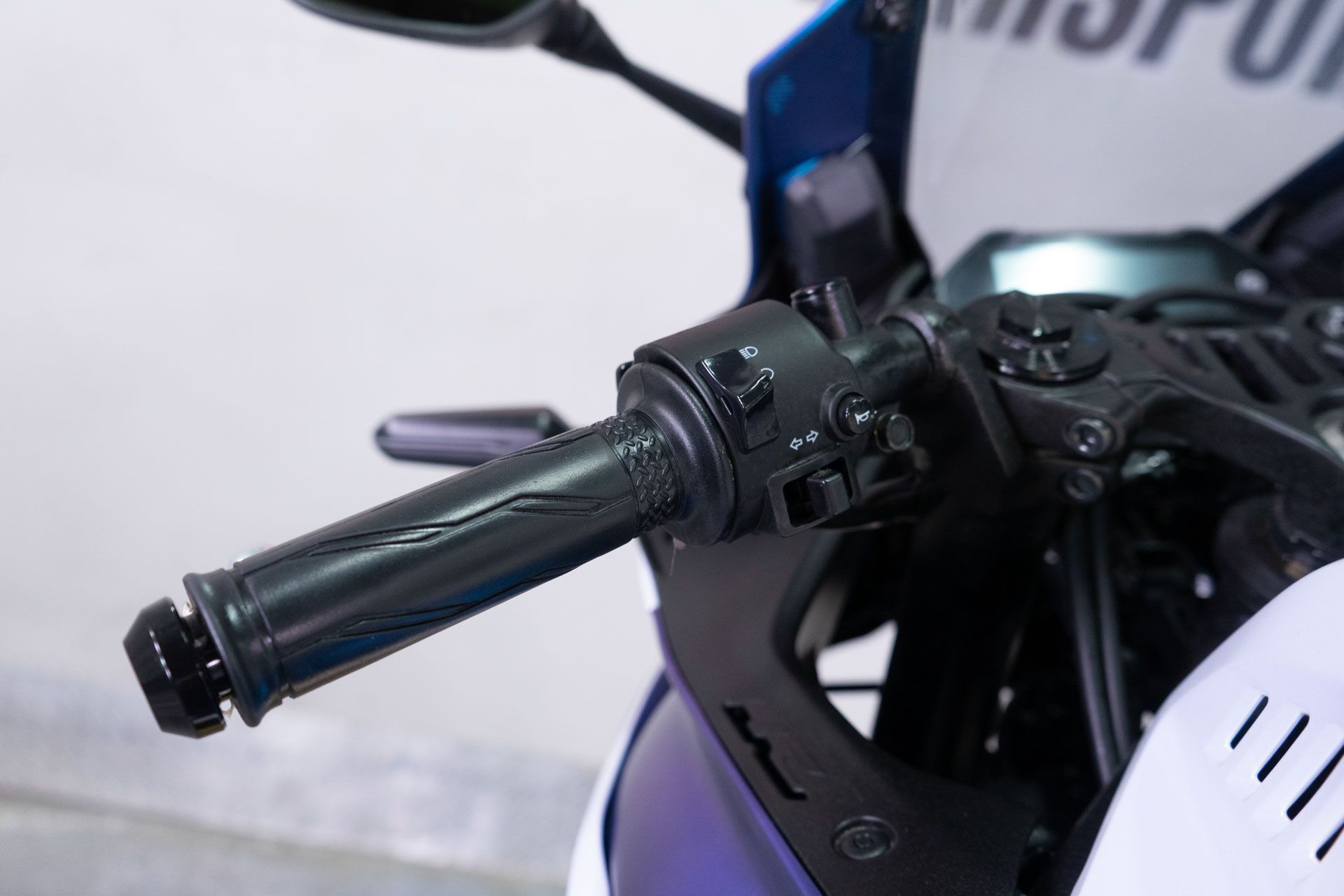 2025 Yamaha YZF-R3 in Sacramento, California - Photo 14