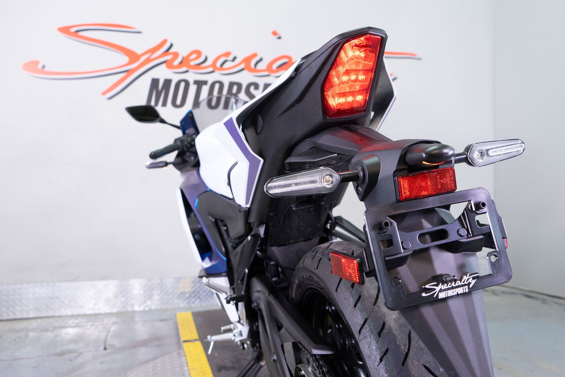 2025 Yamaha YZF-R3 in Sacramento, California - Photo 17