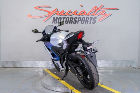 2025 Yamaha YZF-R3 in Sacramento, California - Photo 5