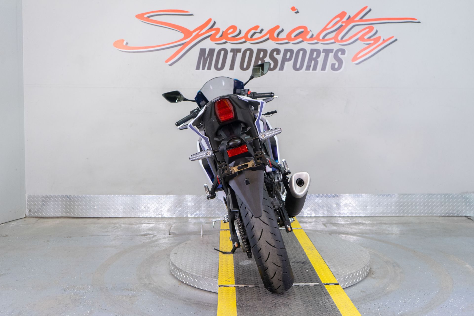 2025 Yamaha YZF-R3 in Sacramento, California - Photo 6