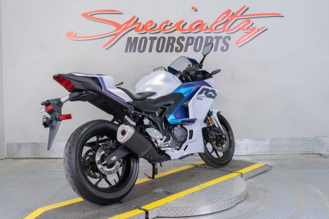 2025 Yamaha YZF-R3 in Sacramento, California - Photo 7