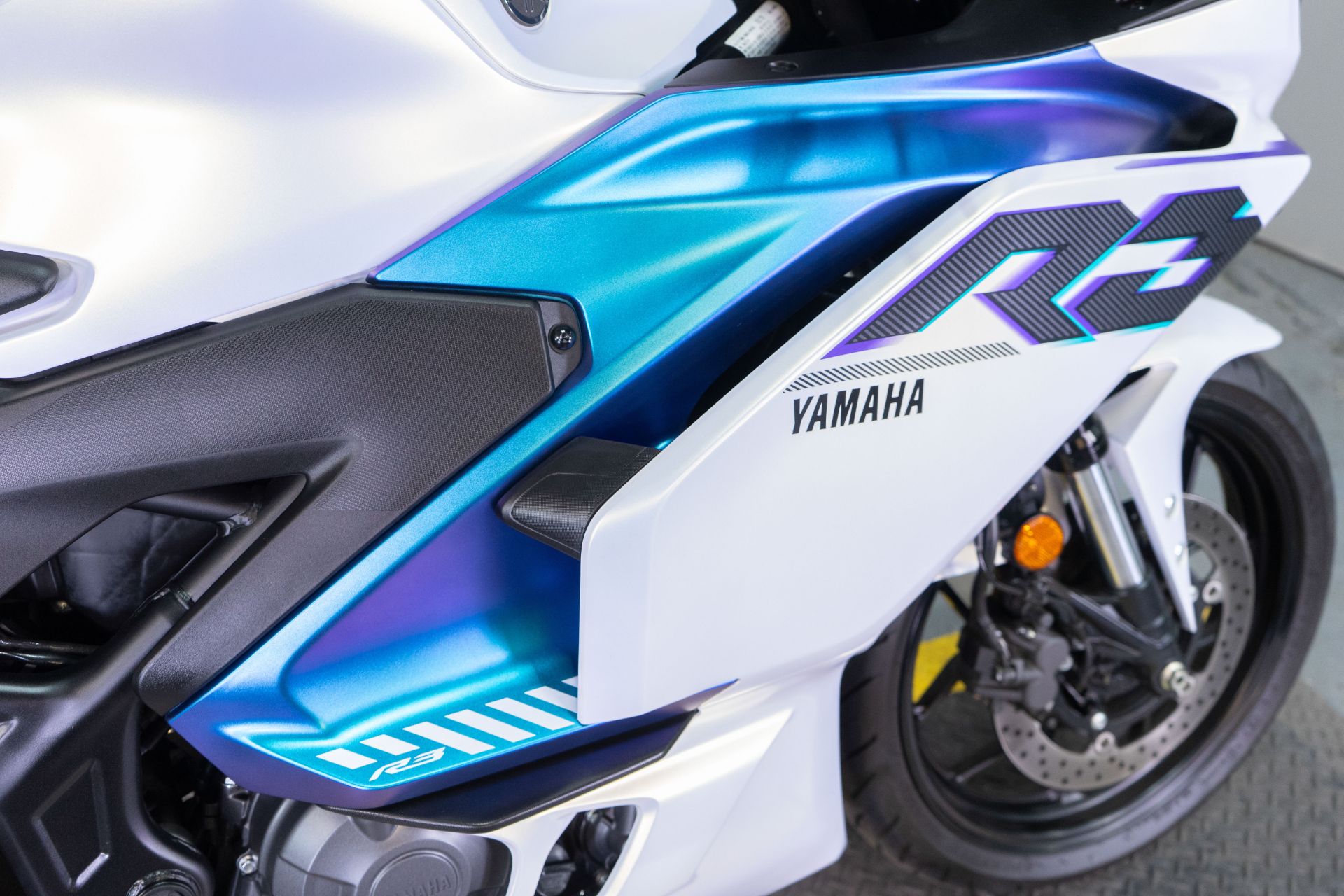 2025 Yamaha YZF-R3 in Sacramento, California - Photo 11