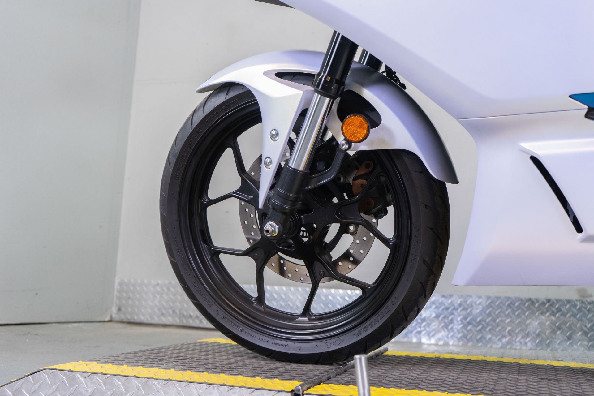 2025 Yamaha YZF-R3 in Sacramento, California - Photo 13