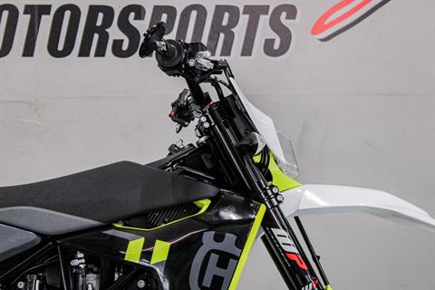 HUS757271 - 2023 - Husqvarna - 701 Supermoto Right Handle Bars - Photo 2