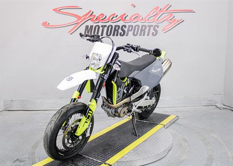HUS757271 - 2023 - Husqvarna - 701 Supermoto Front Left Side View - Photo 10