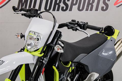 HUS757271 - 2023 - Husqvarna - 701 Supermoto Front Left Zoomed In - Photo 11