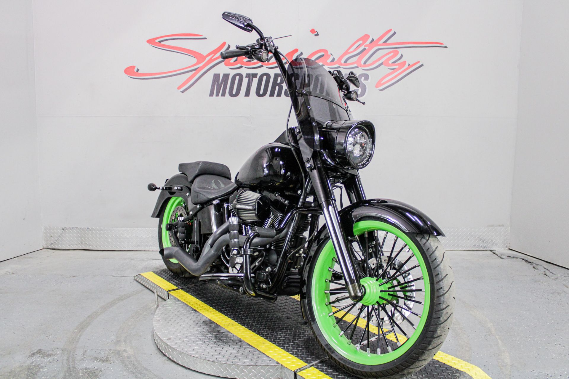 Front Right Side View - Photo 14