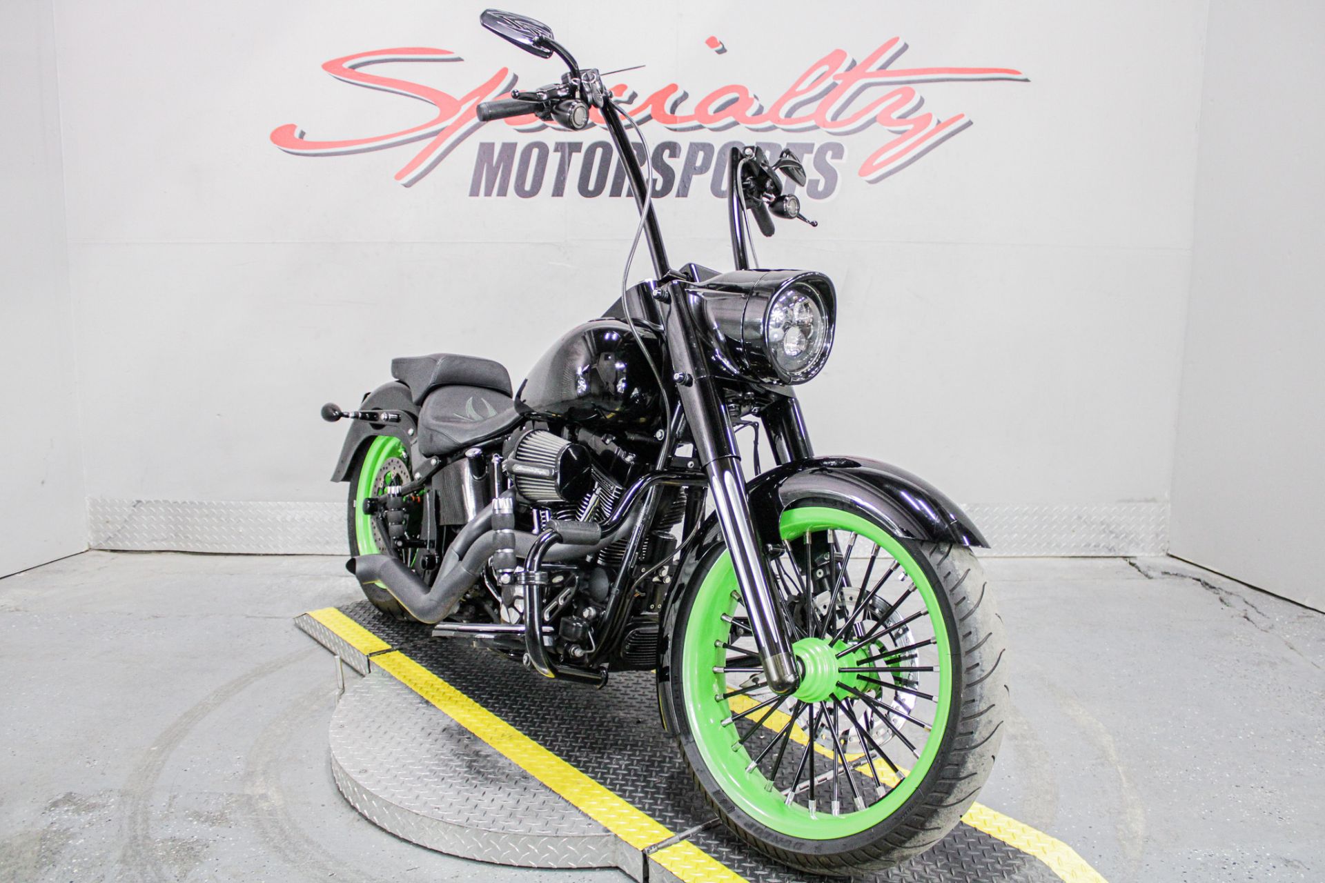 Front Right Side View - Photo 16