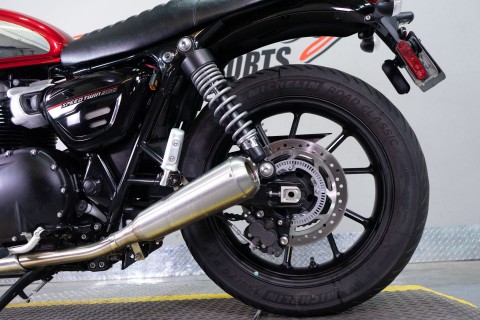 2023 Triumph Speed Twin 900 Chrome Edition in Sacramento, California - Photo 10