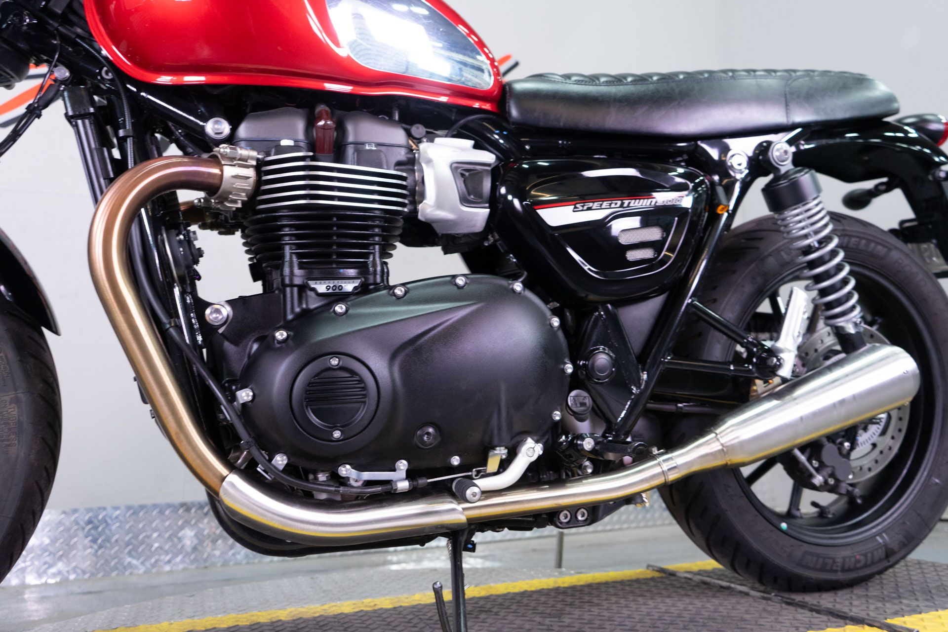 2023 Triumph Speed Twin 900 Chrome Edition in Sacramento, California - Photo 12