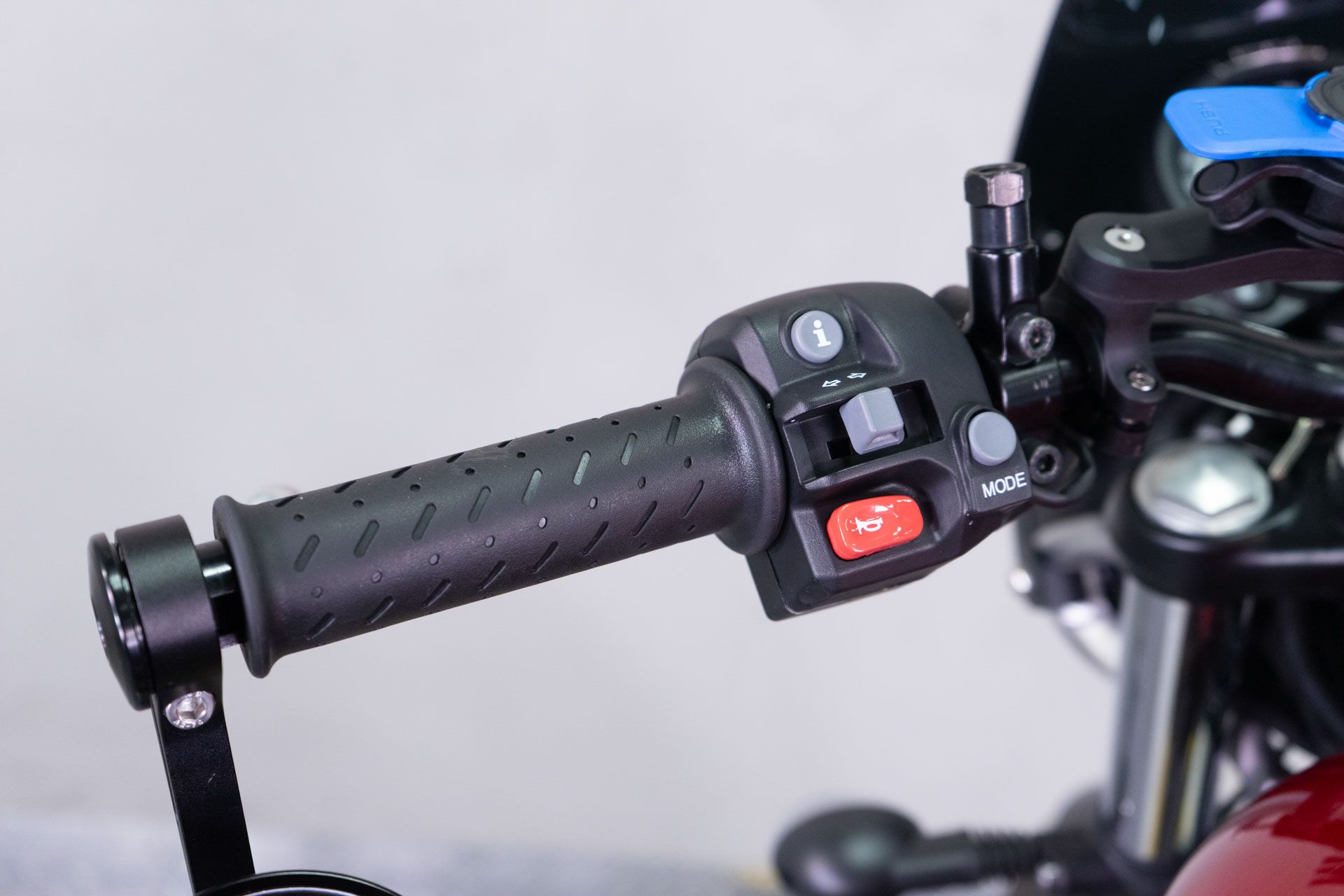 2023 Triumph Speed Twin 900 Chrome Edition in Sacramento, California - Photo 13