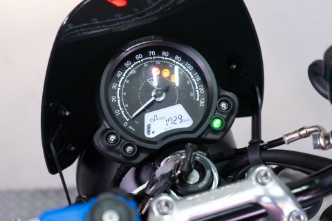 2023 Triumph Speed Twin 900 Chrome Edition in Sacramento, California - Photo 16