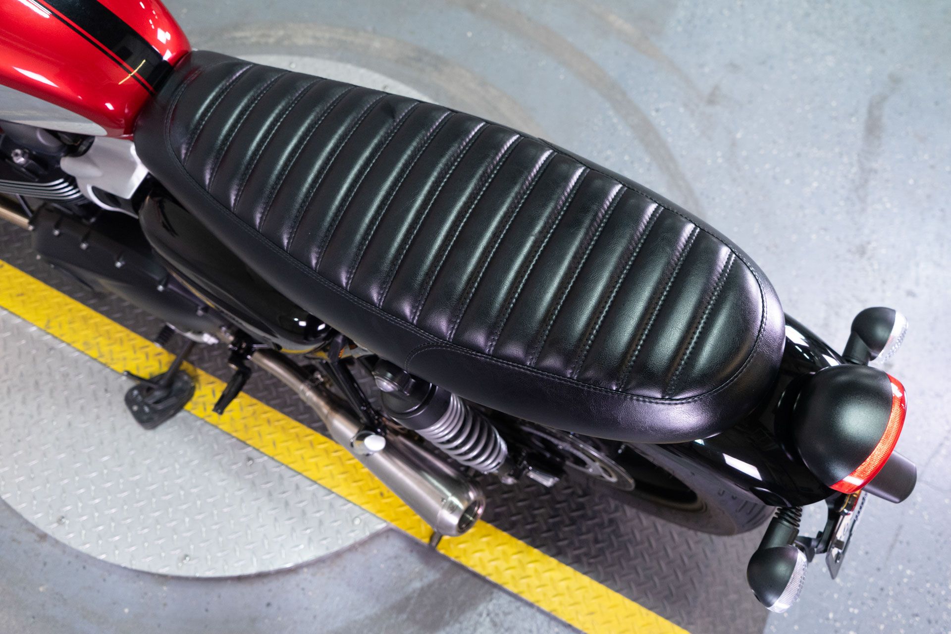 2023 Triumph Speed Twin 900 Chrome Edition in Sacramento, California - Photo 17