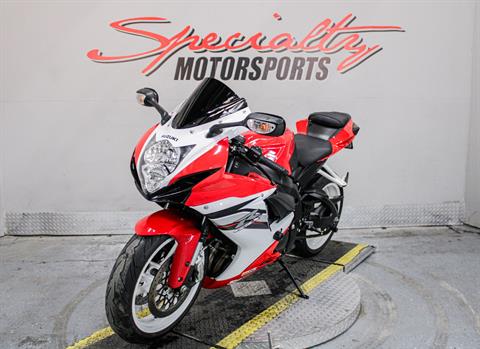 SUZ100250 - 2016 - Suzuki Motor of America Inc. - GSX-R600 Front Left Side View - Photo 10