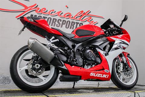 SUZ100250 - 2016 - Suzuki Motor of America Inc. - GSX-R600 Lower Right Side Angle - Photo 15