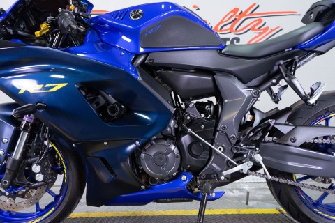 2023 Yamaha YZF-R7 in Sacramento, California - Photo 15