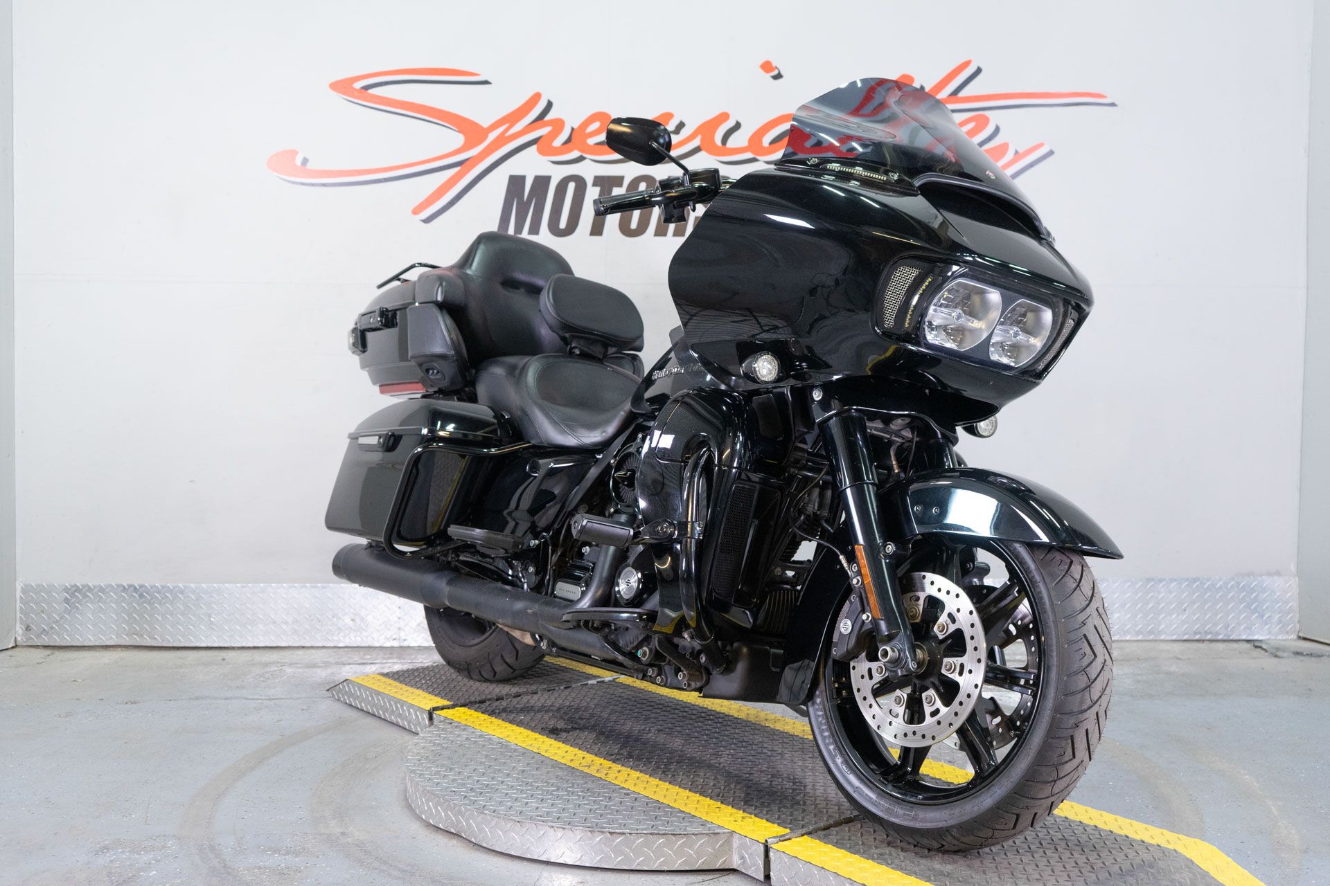 2020 Harley-Davidson Road Glide® Limited in Sacramento, California - Photo 2