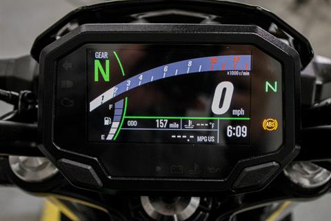 KAWASAKI カワサキ Z650 メーターだと思います。 2月1日発売！ カワサキ「Z650」スマホと繋がるデジタルメーター