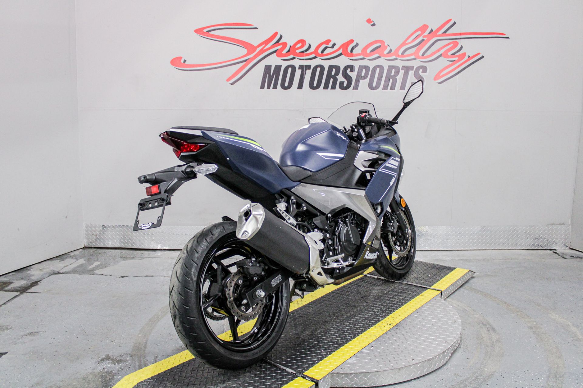 Rear Right Side Angle - Photo 5