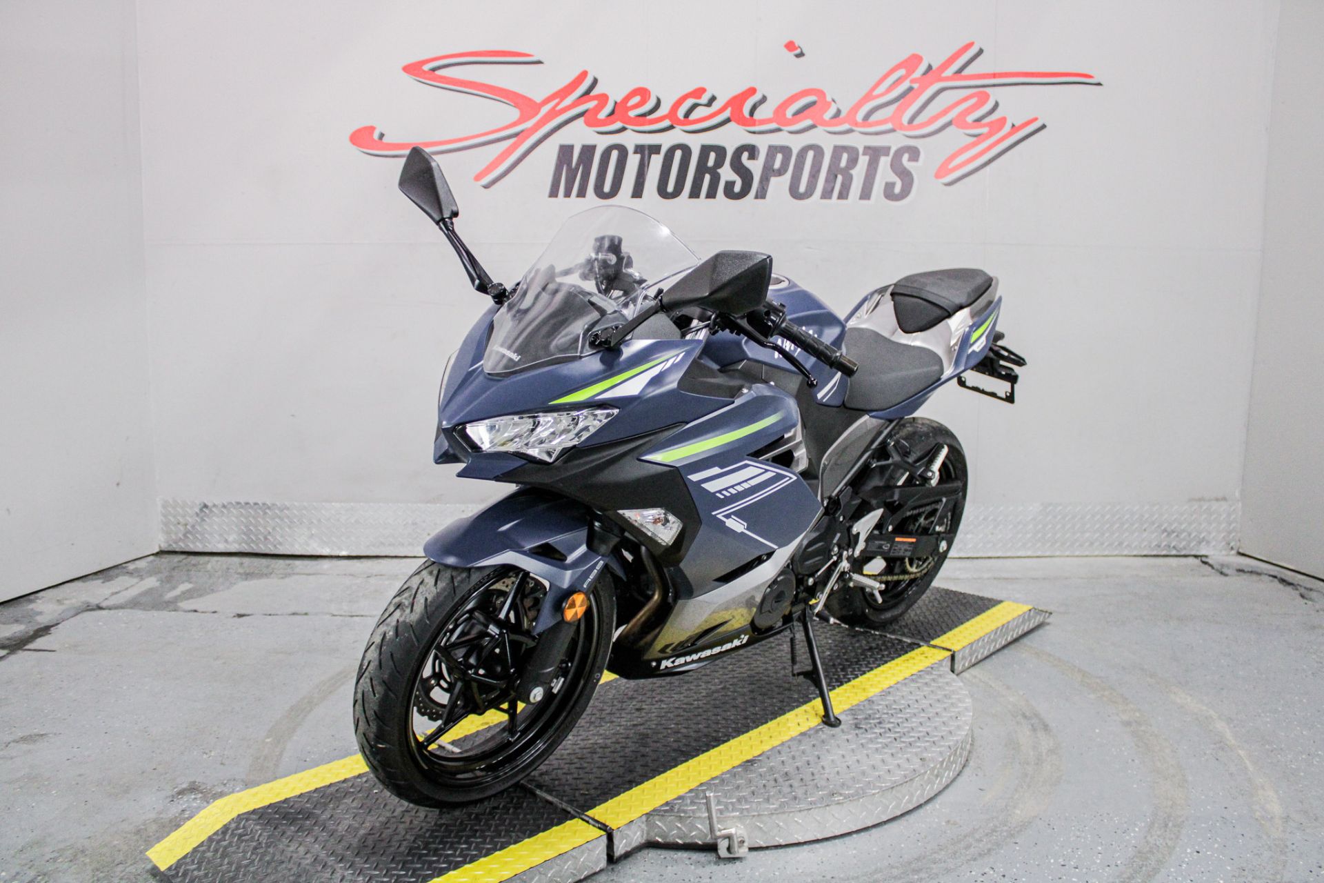 Front Left Side View - Photo 10