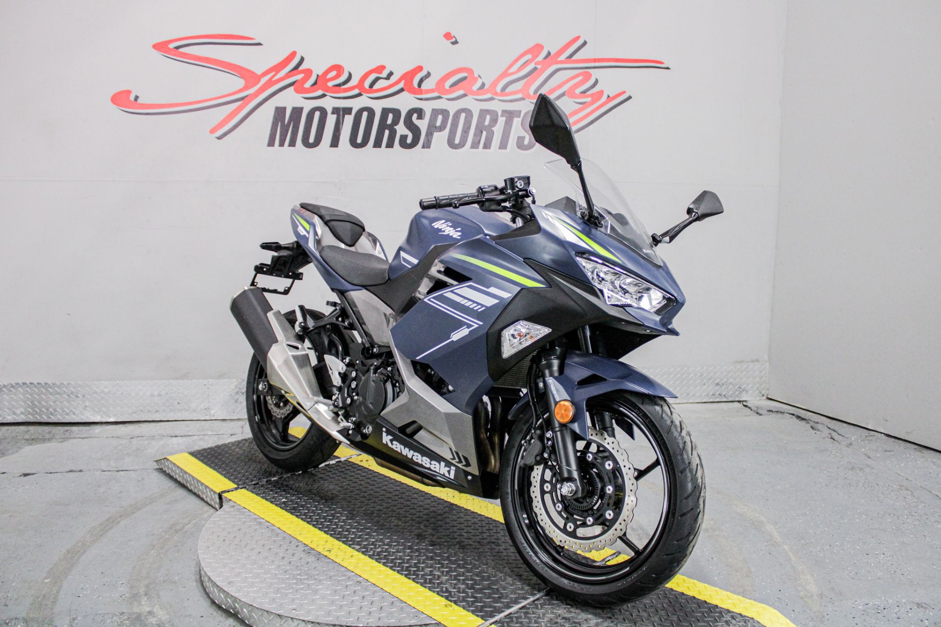 Front Right Side View - Photo 13