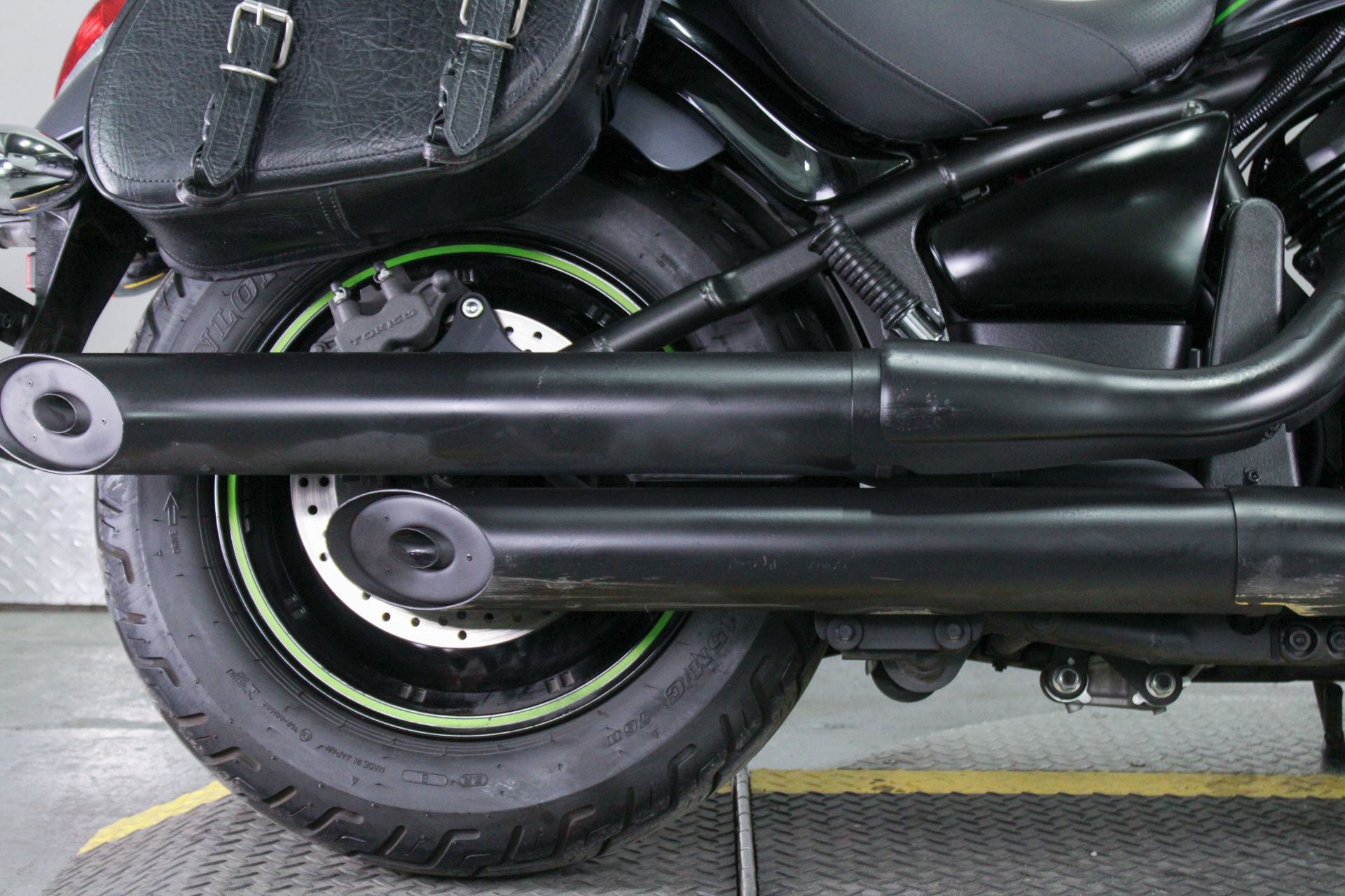 2013 Kawasaki Vulcan® 900 Custom in Sacramento, California - Photo 4