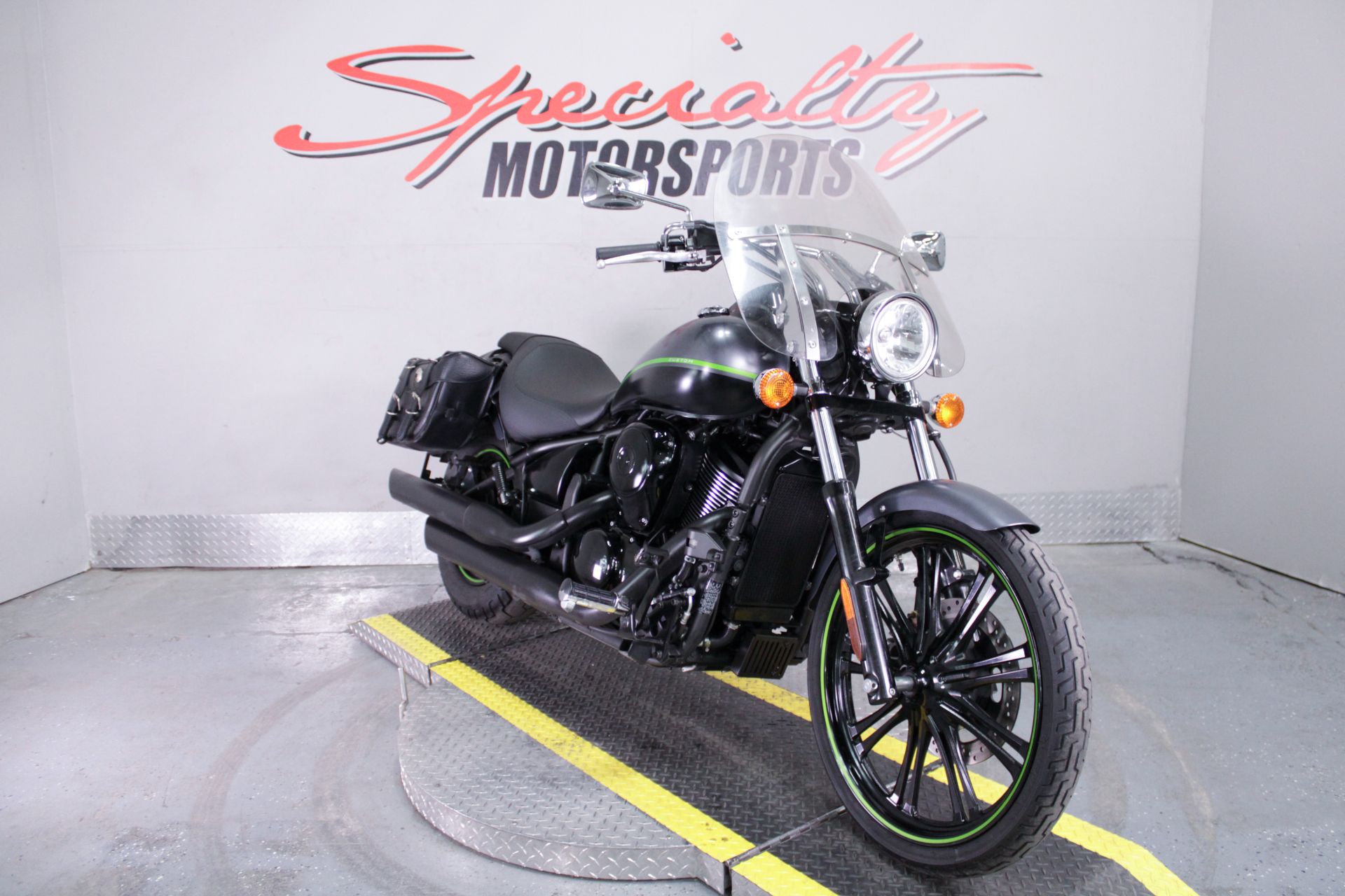 2013 Kawasaki Vulcan® 900 Custom in Sacramento, California - Photo 13