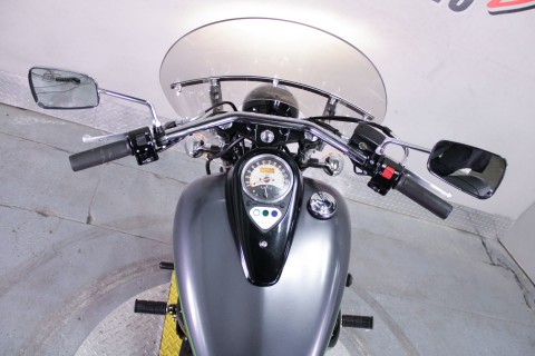 2013 Kawasaki Vulcan® 900 Custom in Sacramento, California - Photo 16