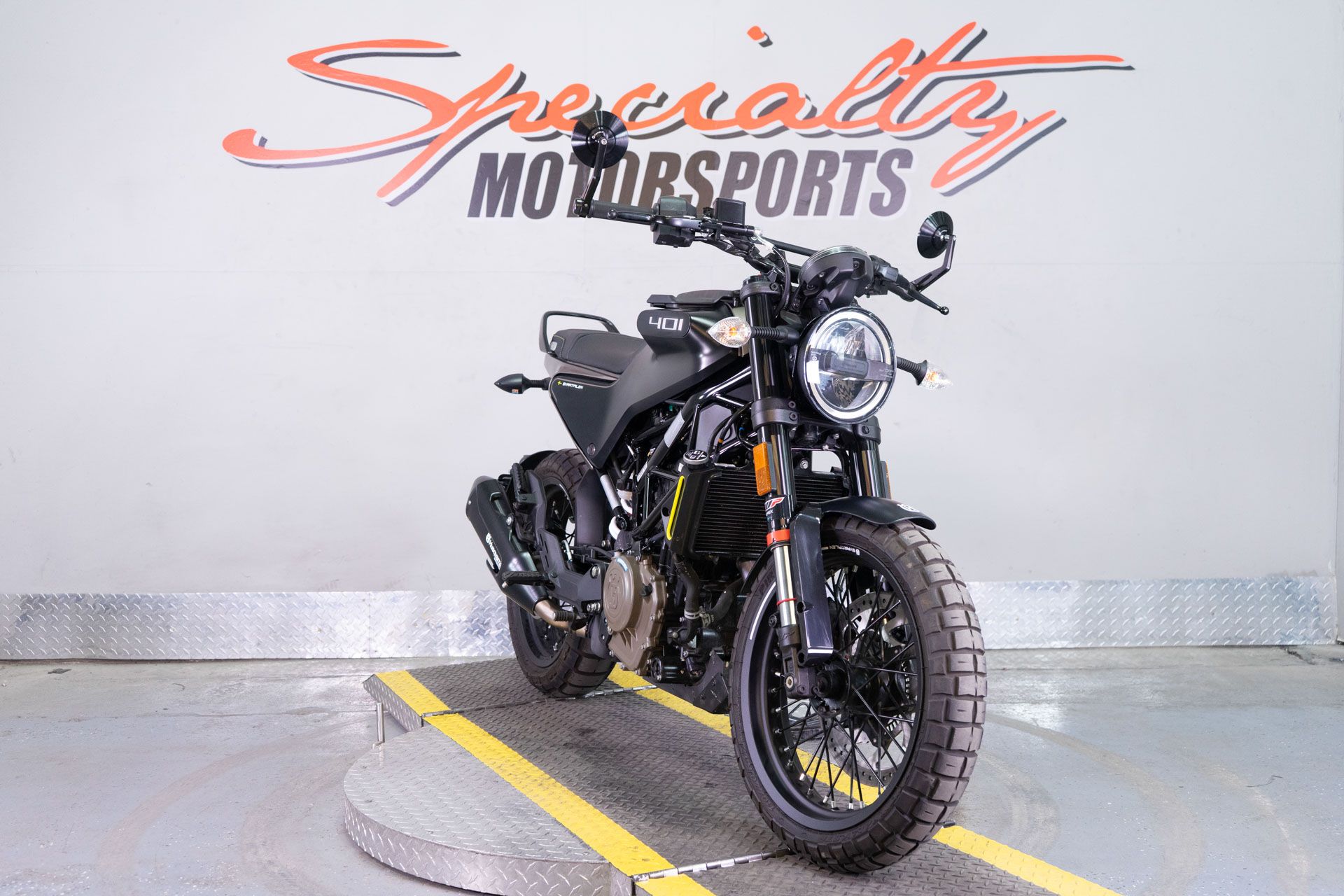 2022 Husqvarna Svartpilen 401 in Sacramento, California - Photo 2