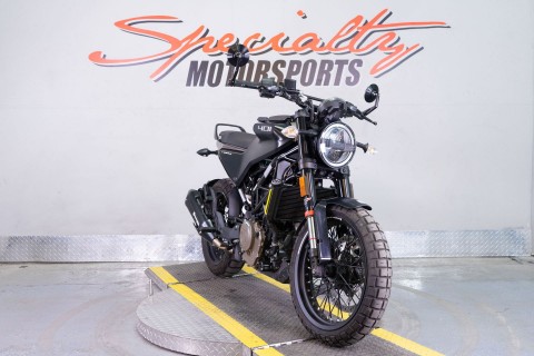 2022 Husqvarna Svartpilen 401 in Sacramento, California - Photo 2