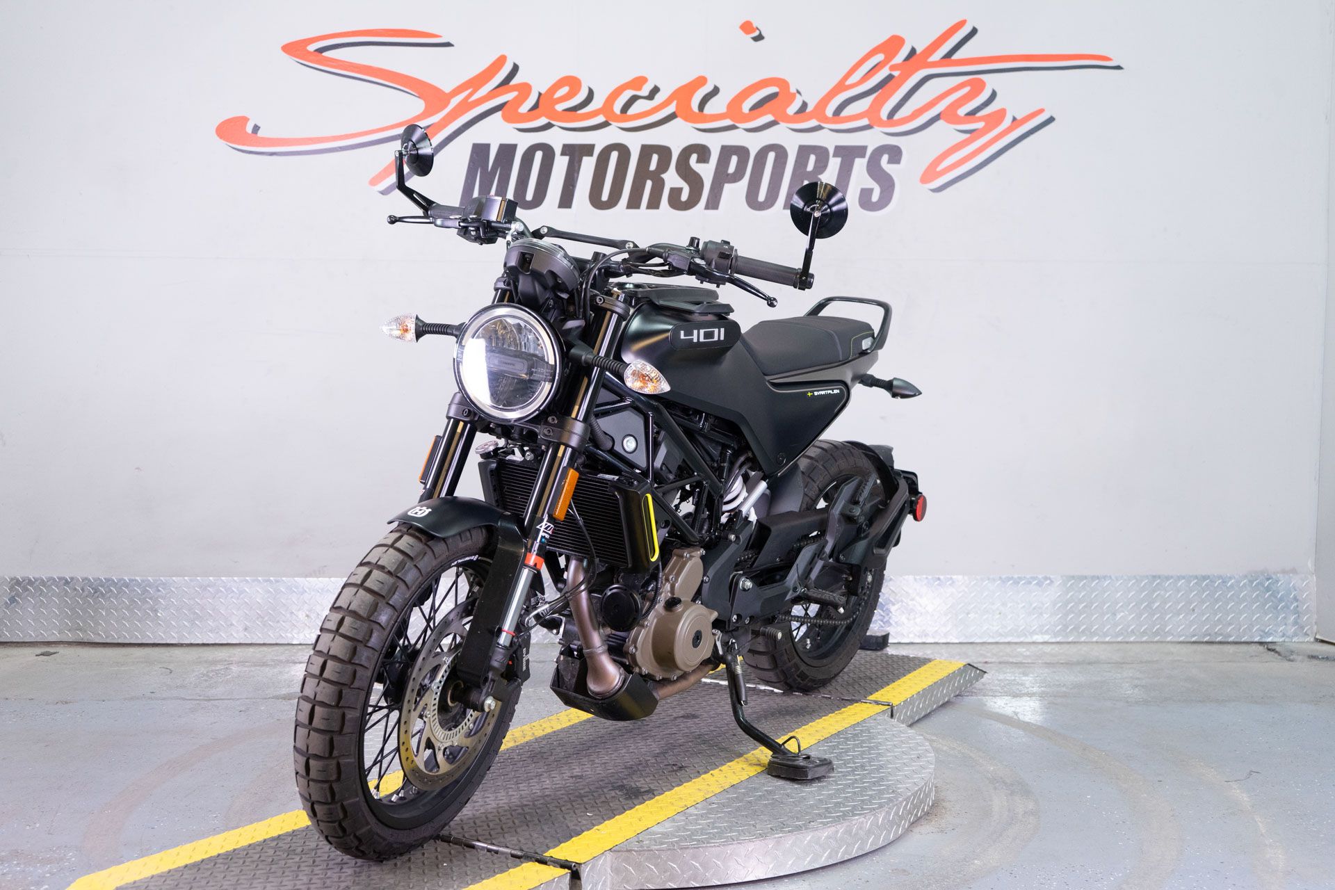 2022 Husqvarna Svartpilen 401 in Sacramento, California - Photo 3